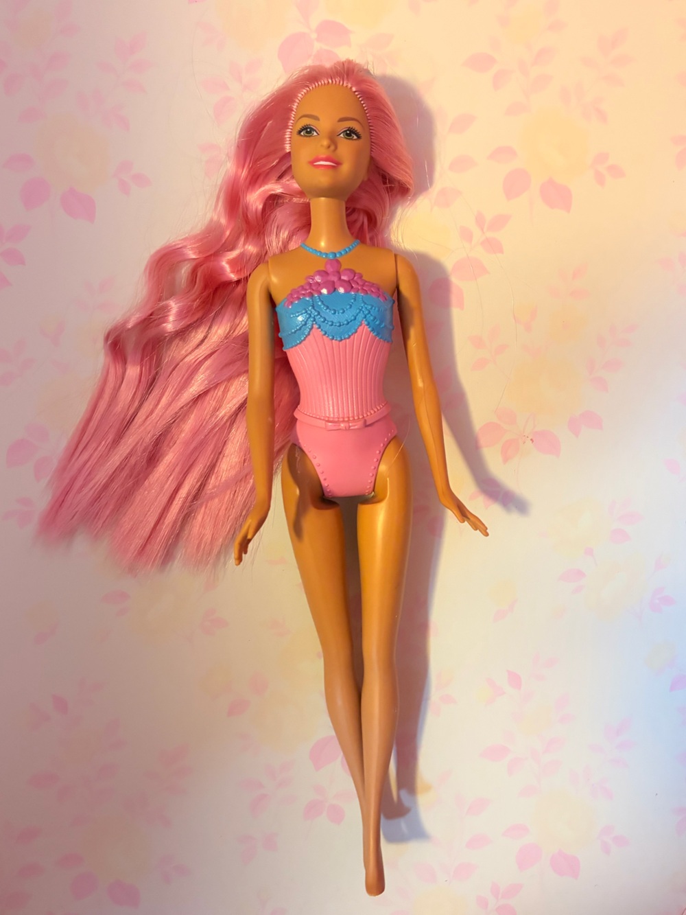 Barbie Dreamtopia Endless Hair Kingdom Princess Doll Long Pink Hair 11.5” Mattel